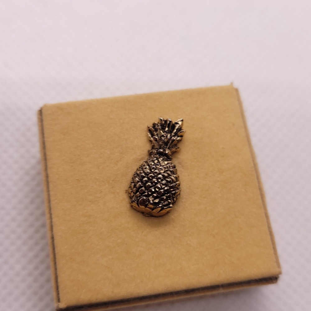 Vintage Pineapple Lapel Pin Tie Tack Gold Tone Hospitality Tropical Novelty